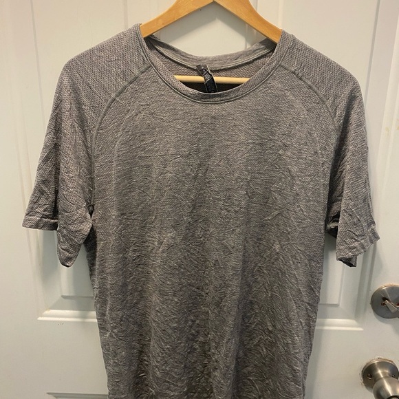 Lululemon Grey Metal Vent Short Sleeve T shirt - Picture 2 of 4